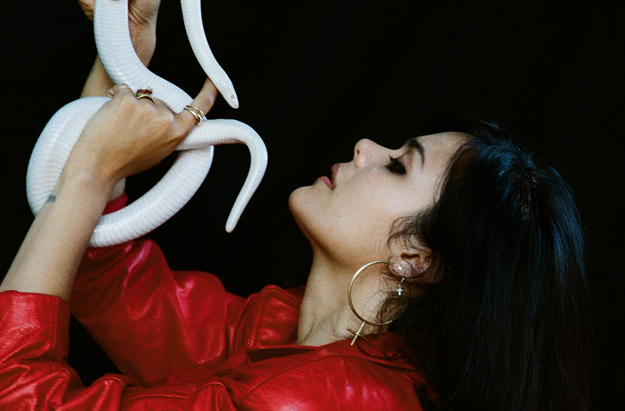 BAT FOR LASHES – Lost Girls