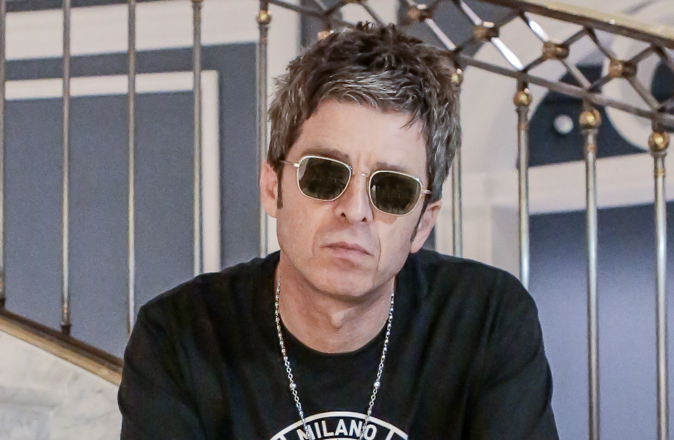NOEL GALLAGHER’S HIGH FLYING BIRDS – This Is The Place
