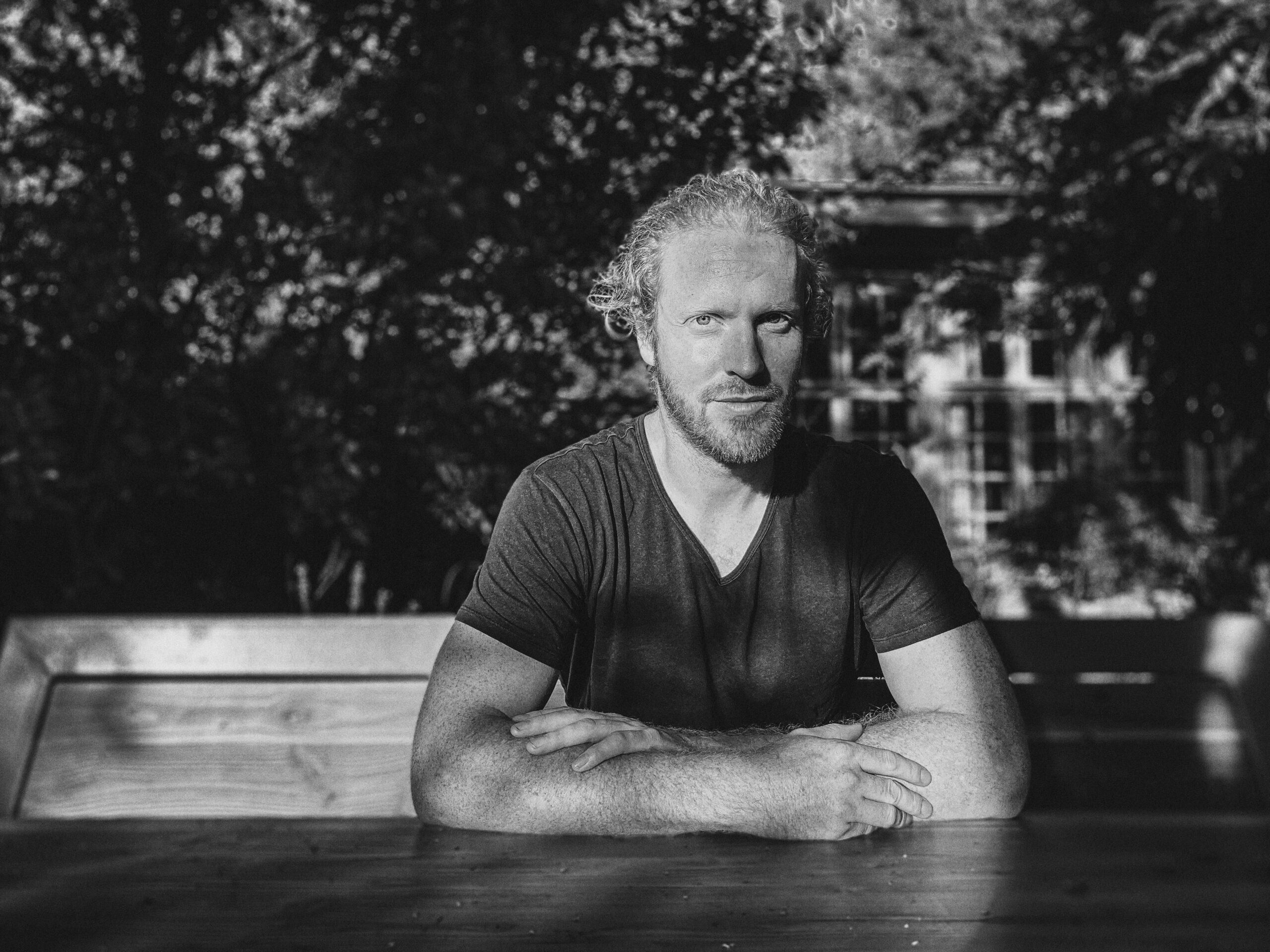 JONO MCCLEERY – Here I Am And There You Are