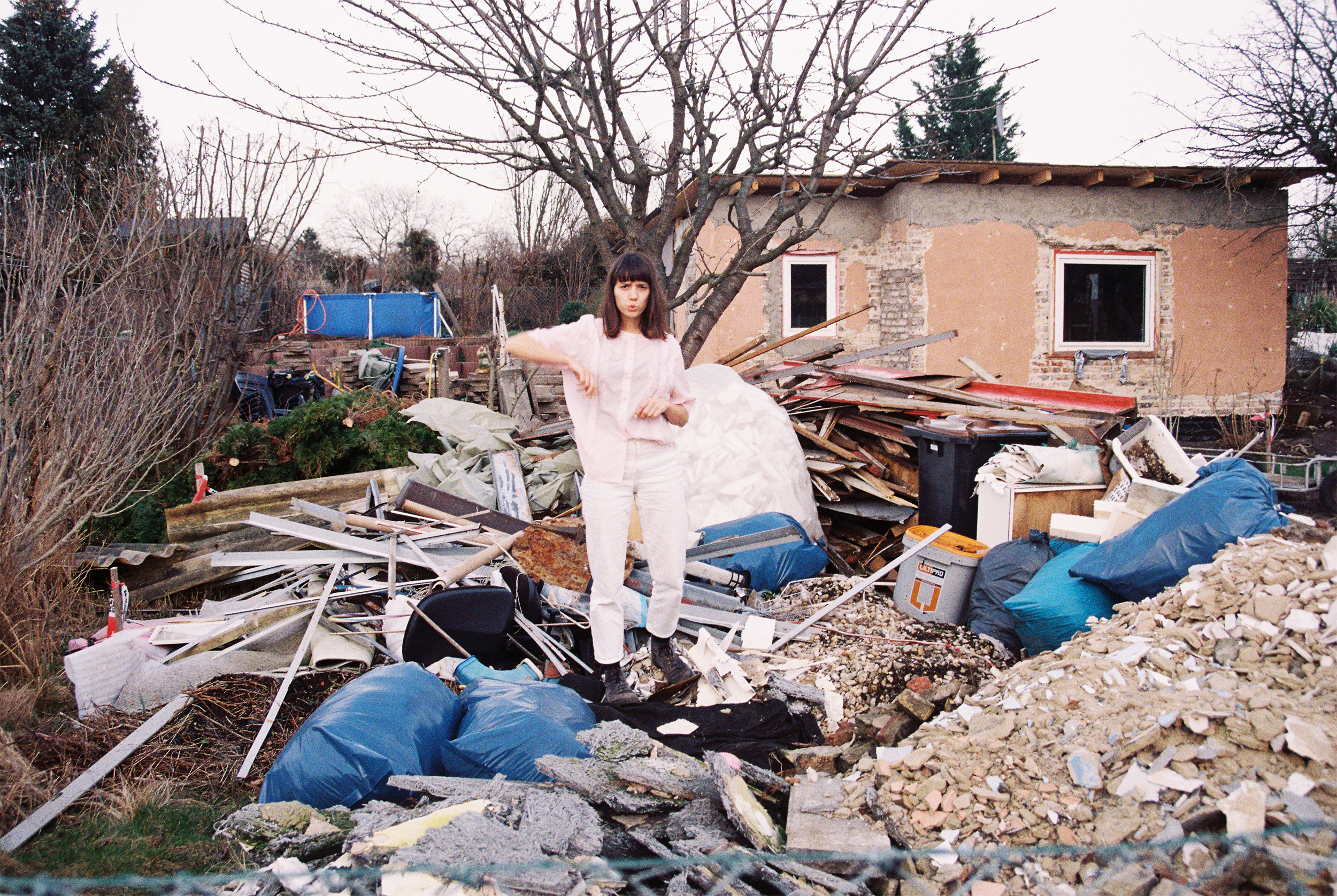 ANNA ERHARD – aus den Trümmern einer turbulenten Zeit