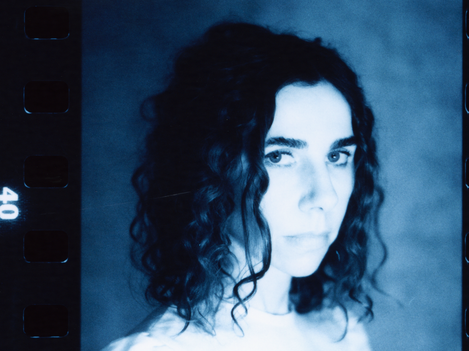 PJ HARVEY –  I Inside The Old Year Dying